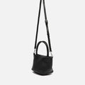 Trena Bolso estilo tote con acabado trenzado 