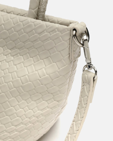 Trena Bolso estilo tote con acabado trenzado 