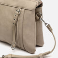 Nikasi bolso bandolera con bolsillos frontales y detalles metálicos 