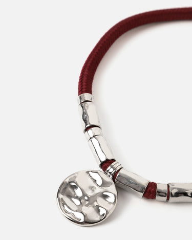 Pendentif collar de cuerda corto con colgante 