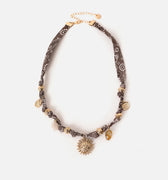 Muxuar collar con detalles colgantes 