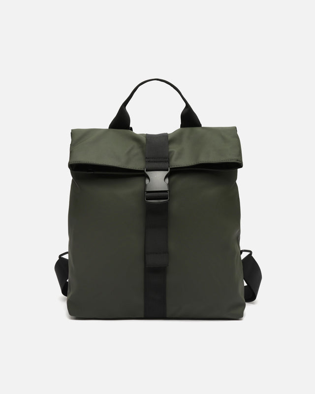 Nere mochila con solapa en nylon